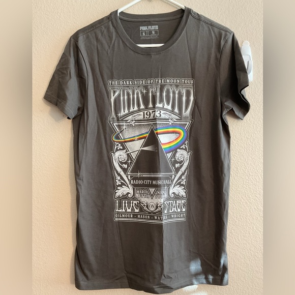 Pink Floyd NWOT Men’s Gray Graphic T-Shirt size Small 1973 Dark Side of the Moon - Picture 1 of 2